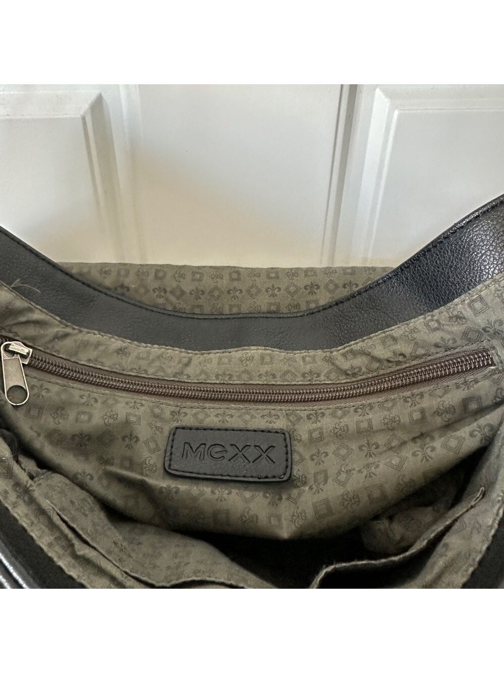 Mexx Black Leather Messenger Bag - Picture 13 of 13